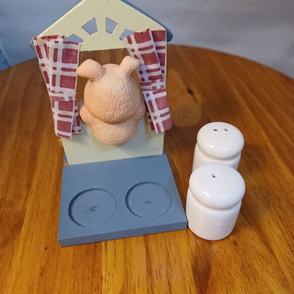 Country Piggy On A Wood Windowsill Picket Fence Ceramic Salt Pepper Shakers - Picture 2 of 7